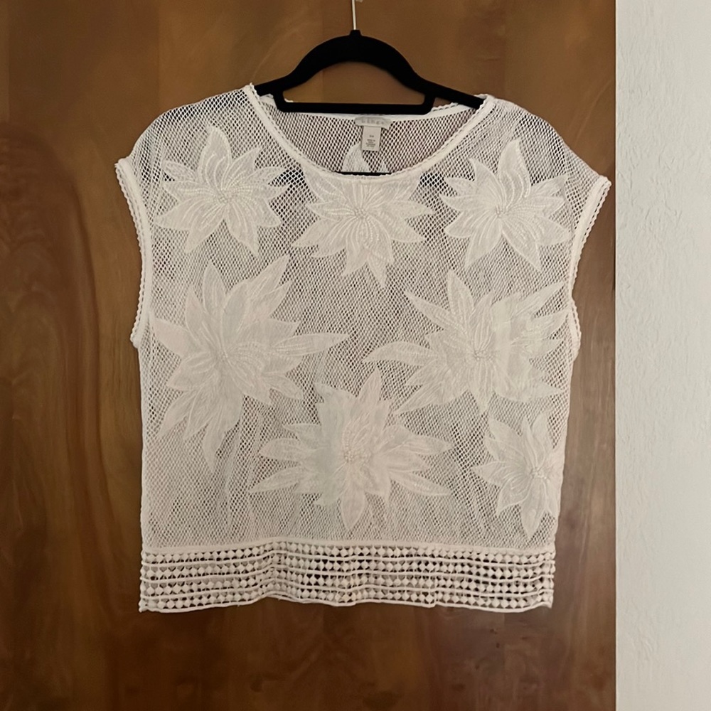 Hinge white crop